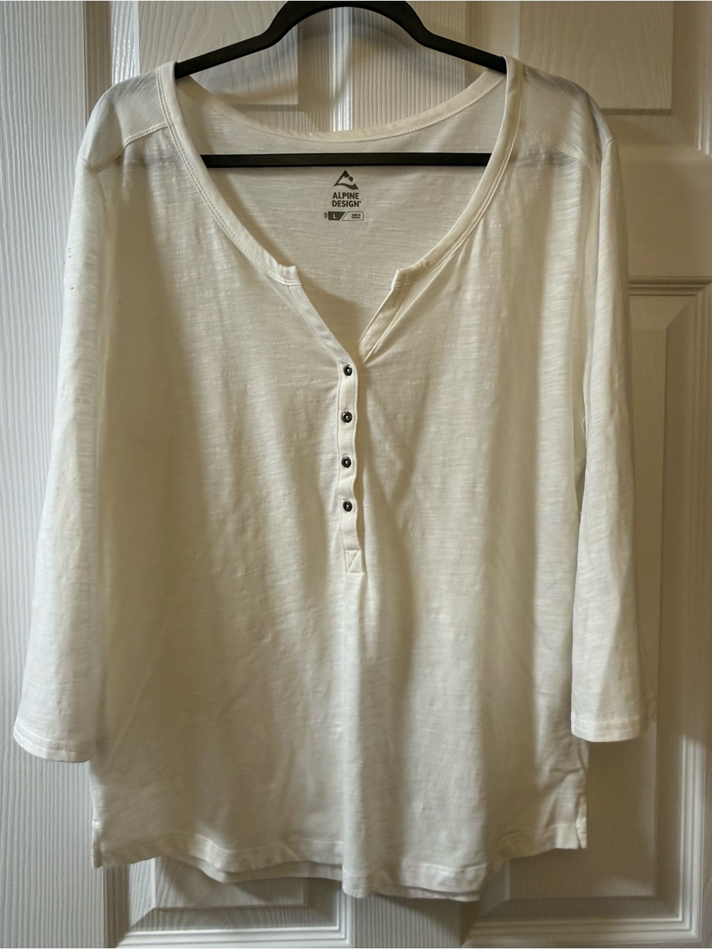 Alpine Design Women's white adjustable Sleeve Henley Top sz L